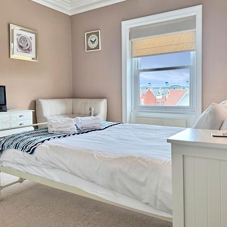 Apartment Victoria With Free Parking Scarborough Buitenkant foto