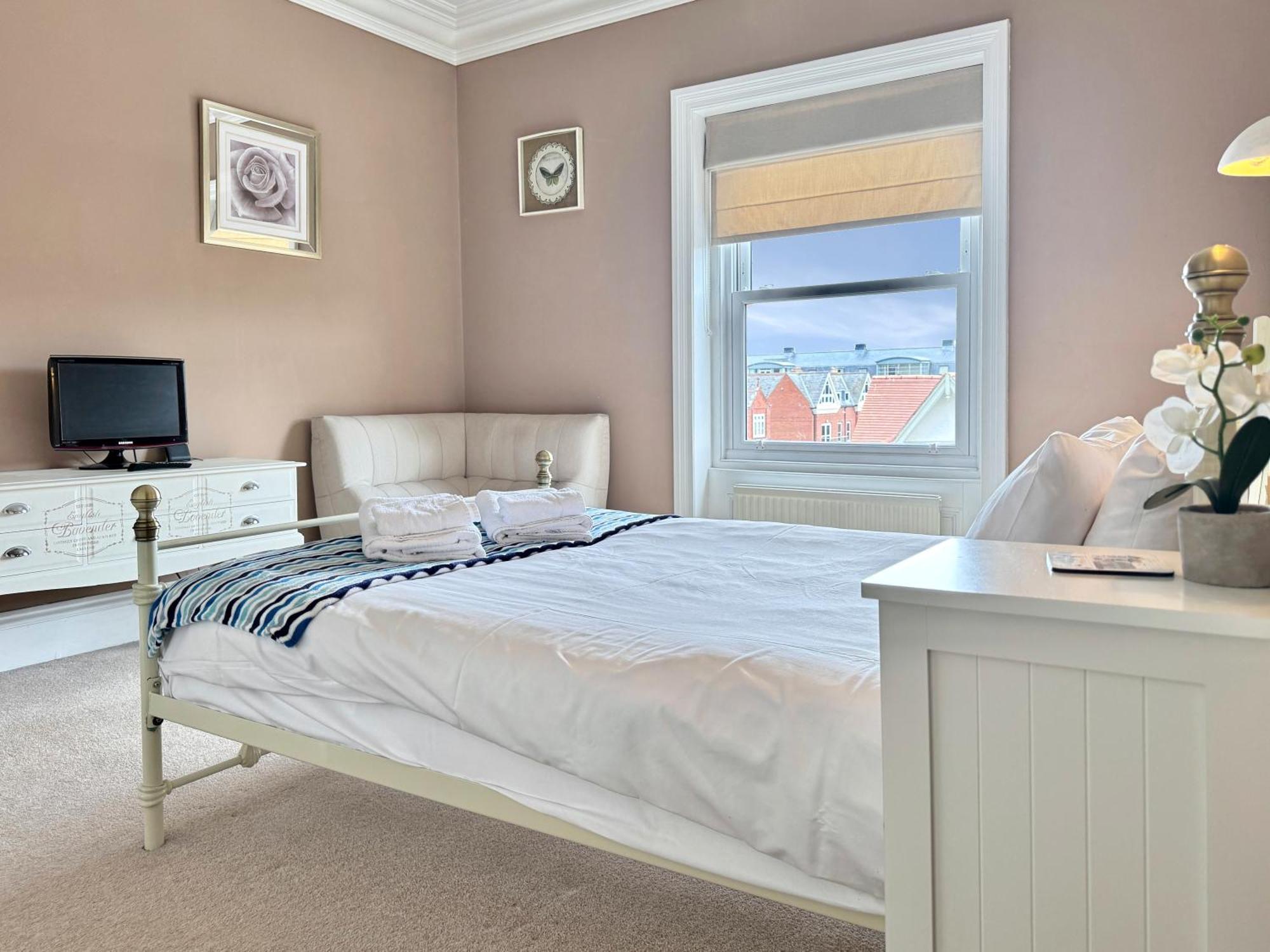 Apartment Victoria With Free Parking Scarborough Buitenkant foto