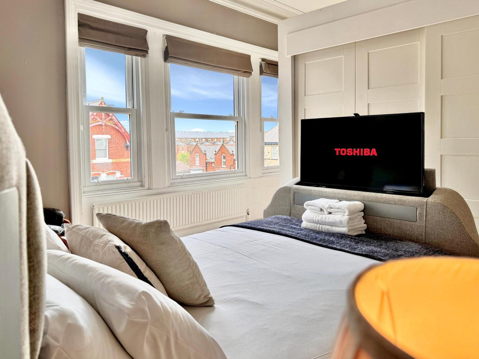 Apartment Victoria With Free Parking Scarborough Buitenkant foto