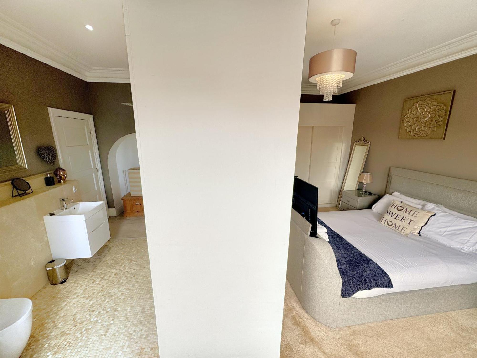 Apartment Victoria With Free Parking Scarborough Buitenkant foto