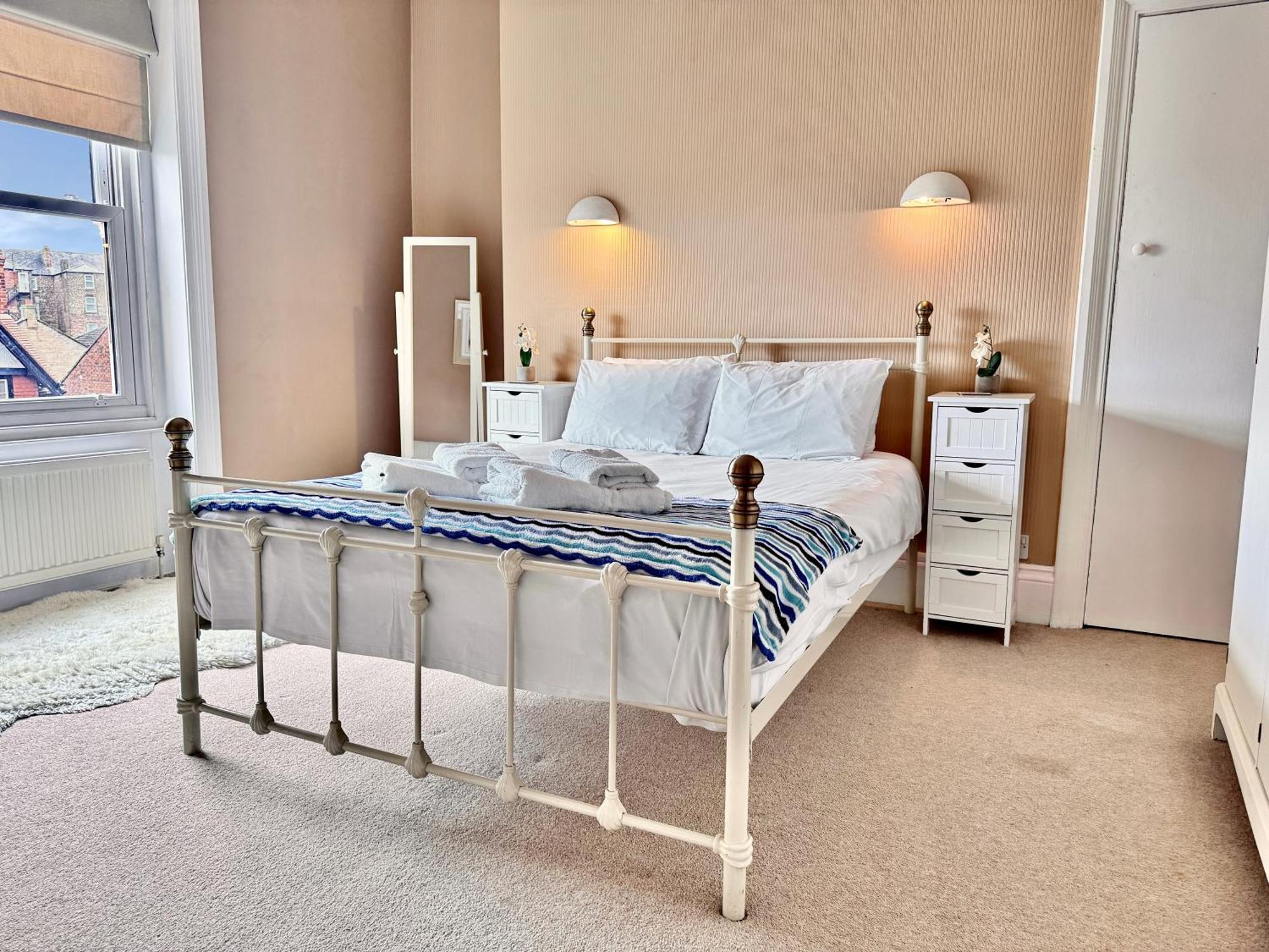 Apartment Victoria With Free Parking Scarborough Buitenkant foto