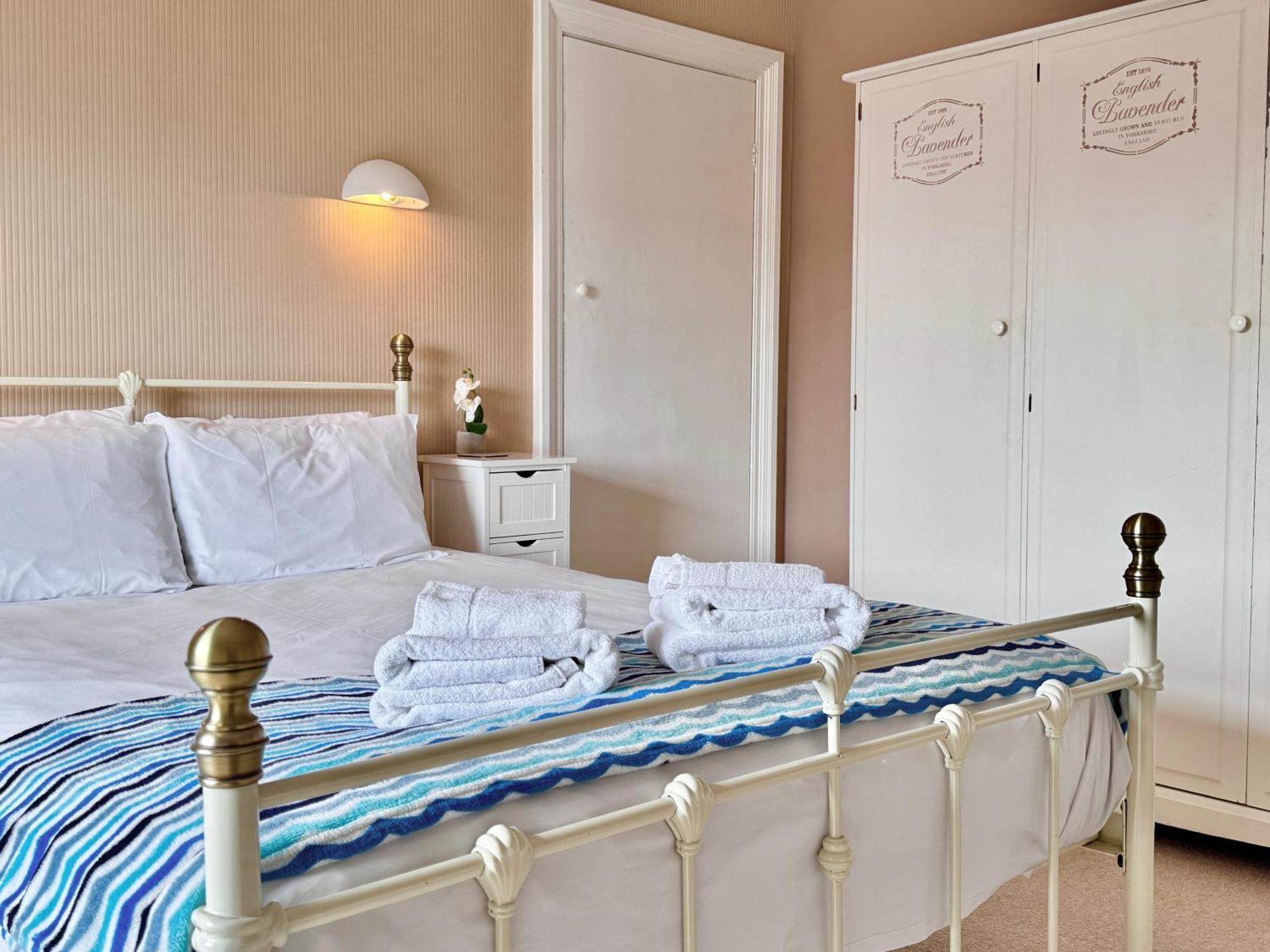 Apartment Victoria With Free Parking Scarborough Buitenkant foto