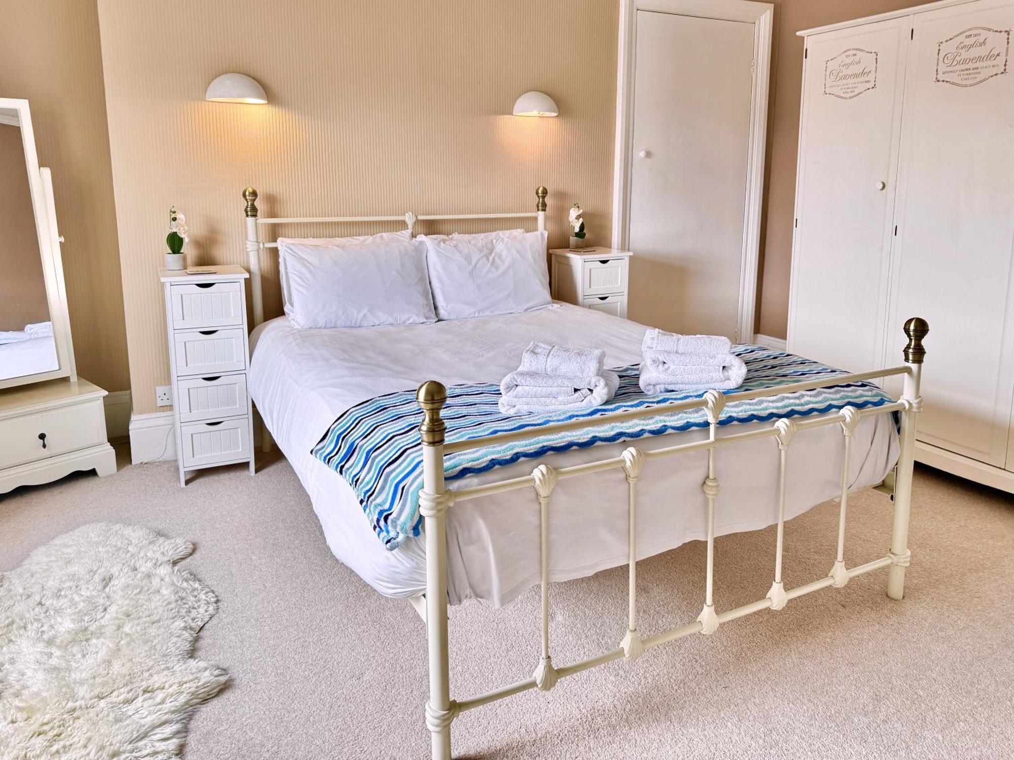 Apartment Victoria With Free Parking Scarborough Buitenkant foto