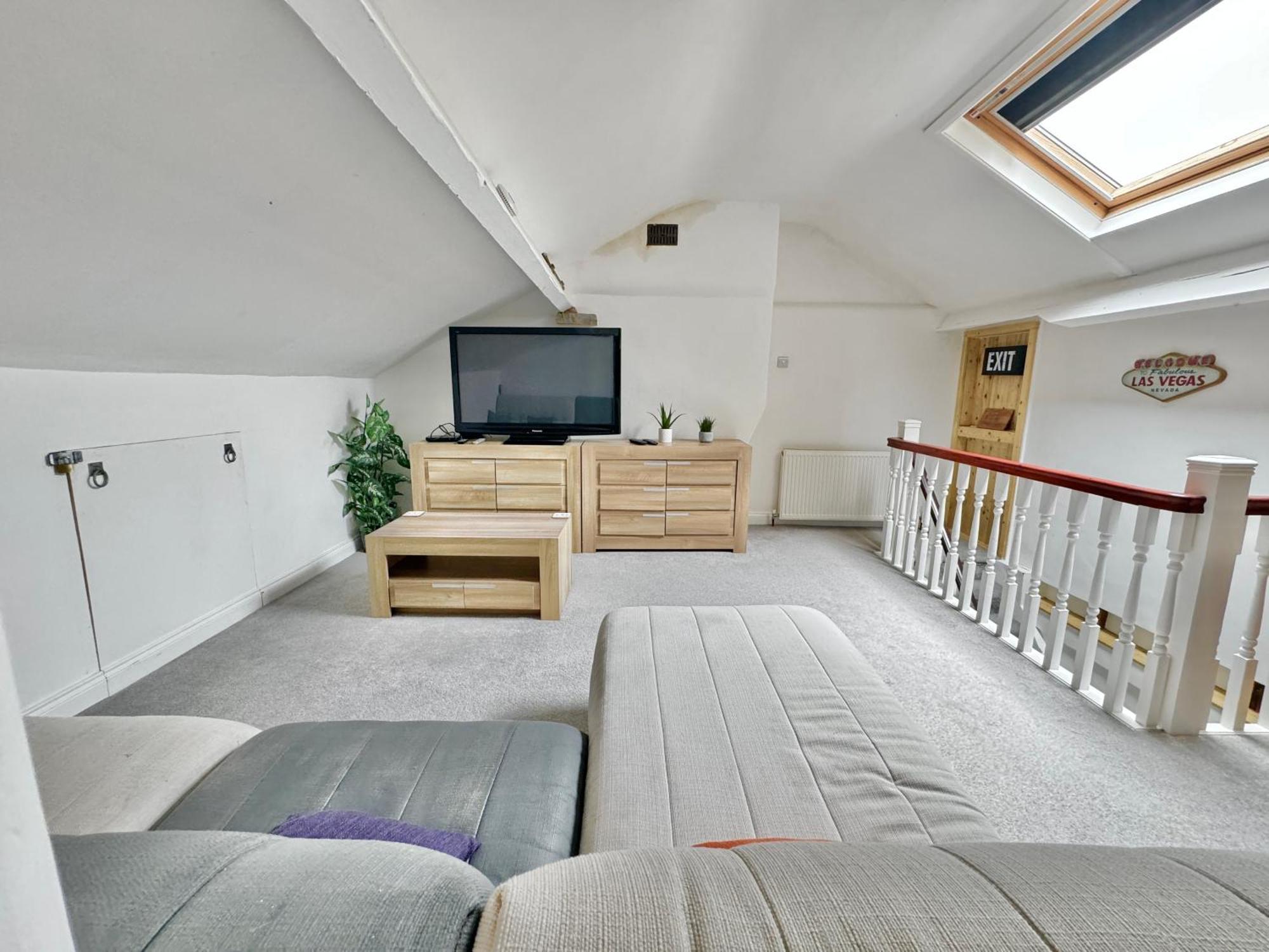 Apartment Victoria With Free Parking Scarborough Buitenkant foto