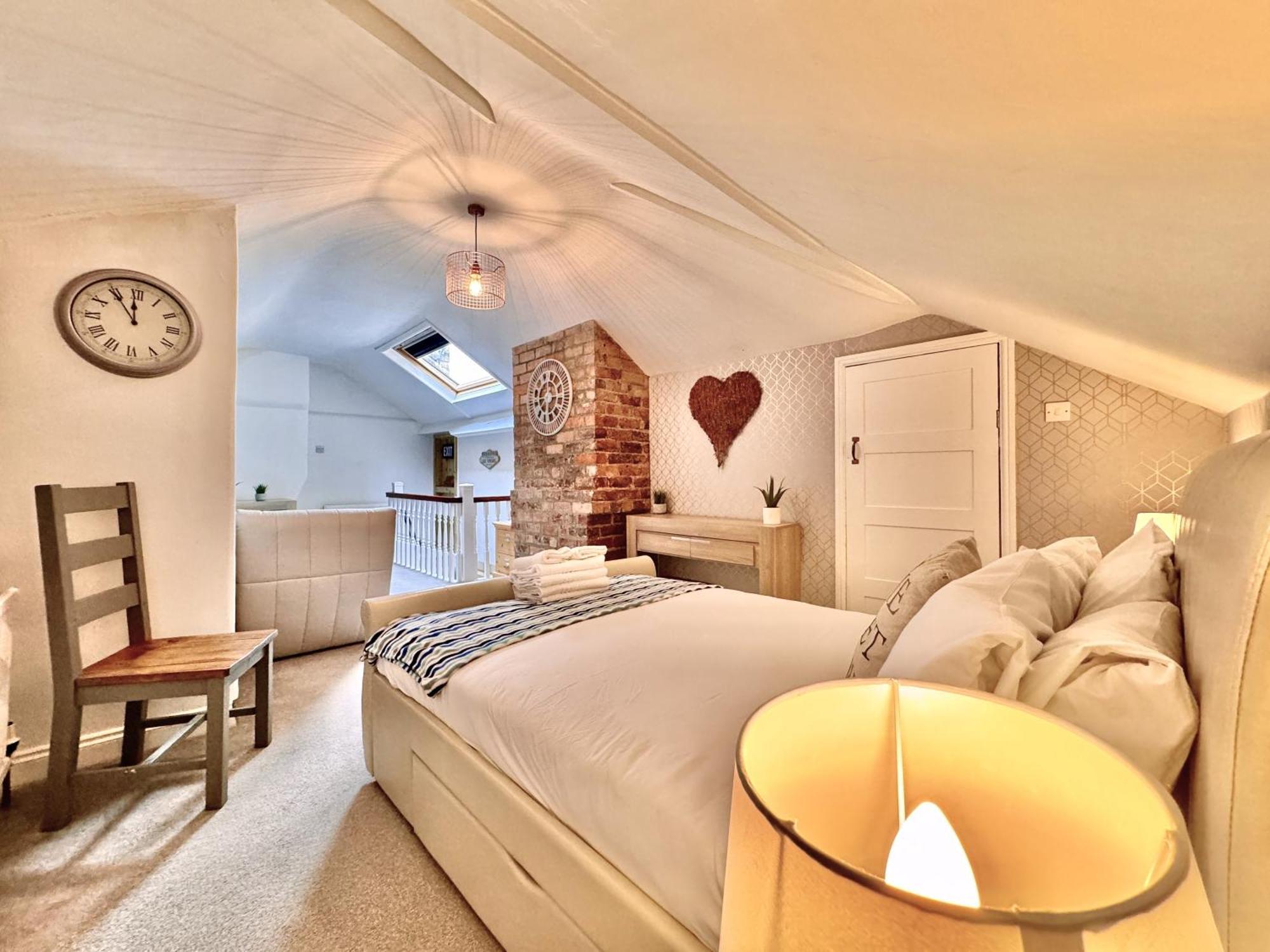 Apartment Victoria With Free Parking Scarborough Buitenkant foto